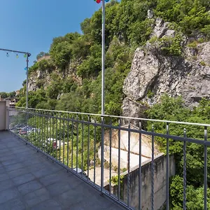 Stunning In Quiet Street Near Center With Free Parking 4 Floor Apartman